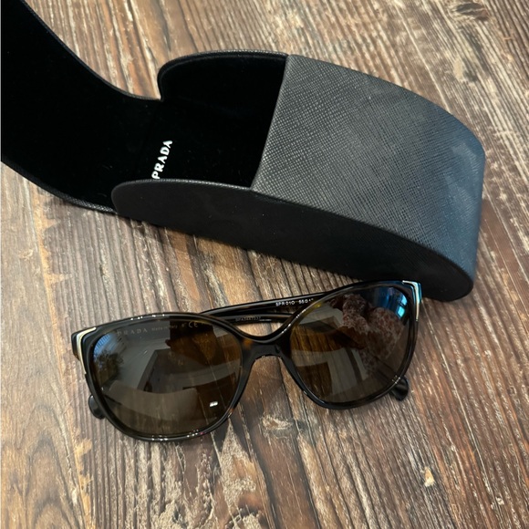 Prada Sunglasses  New with case, worn once - Picture 2 of 3